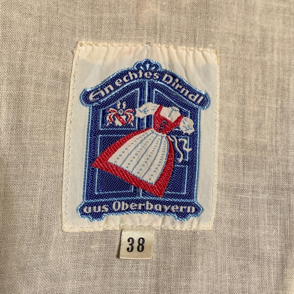 Authentic Embroidered German Dirndl Size 38 - Picture 7 of 7